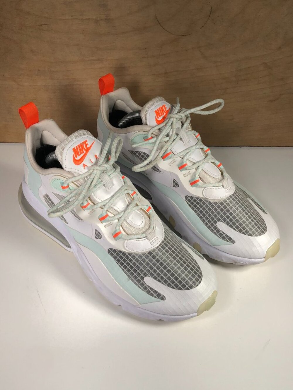 Nike Air Max 270 React SE Womens Size 7.5 White Athletic Running Shoes Sneakers